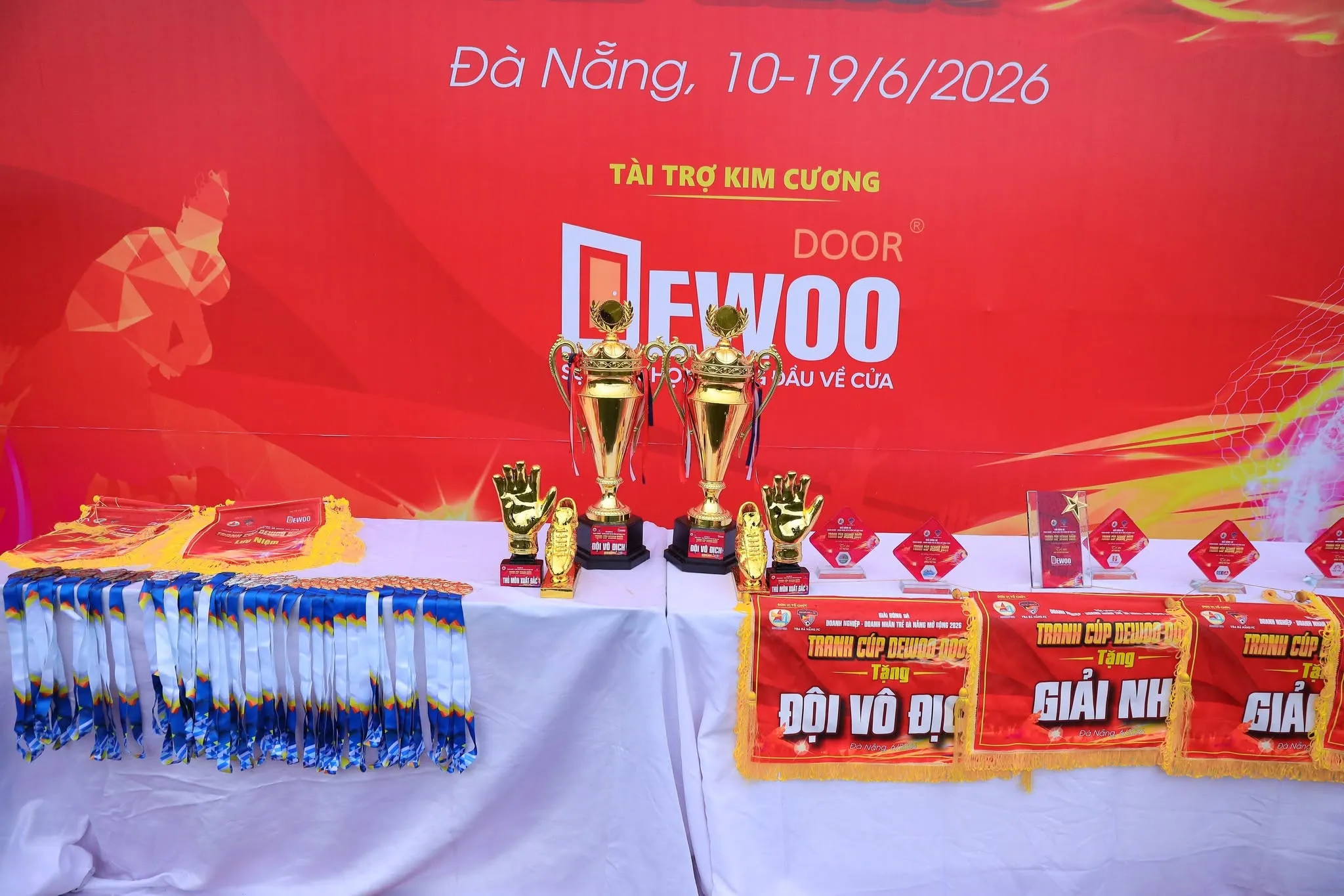 DEWOO DOOR ĐỒNG HÀNH CÙNG GIẢI BÓNG ĐÁ HỘI DOANH NHÂN TRẺ ĐÀ NẴNG 2026
