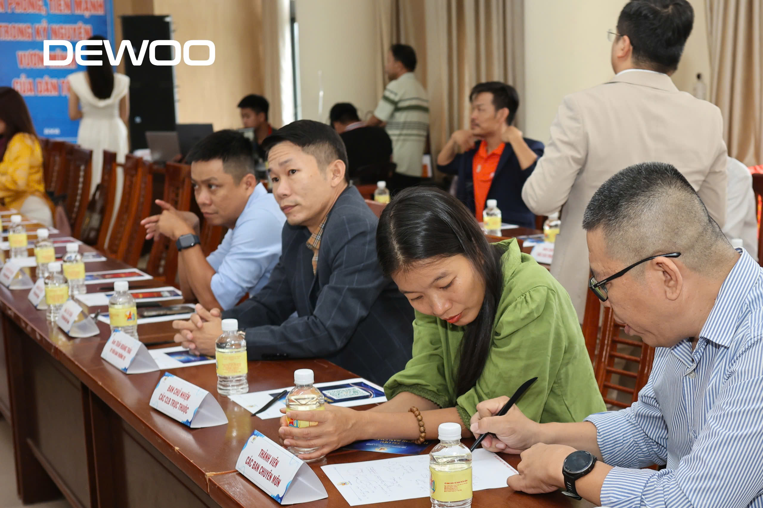 DEWOO-GROUP-VINH-DU-DUOC-NHAN-BANG-KHEN-CUA-CHU-TICH-UBND-THANH-PHO-DA-NANG-5