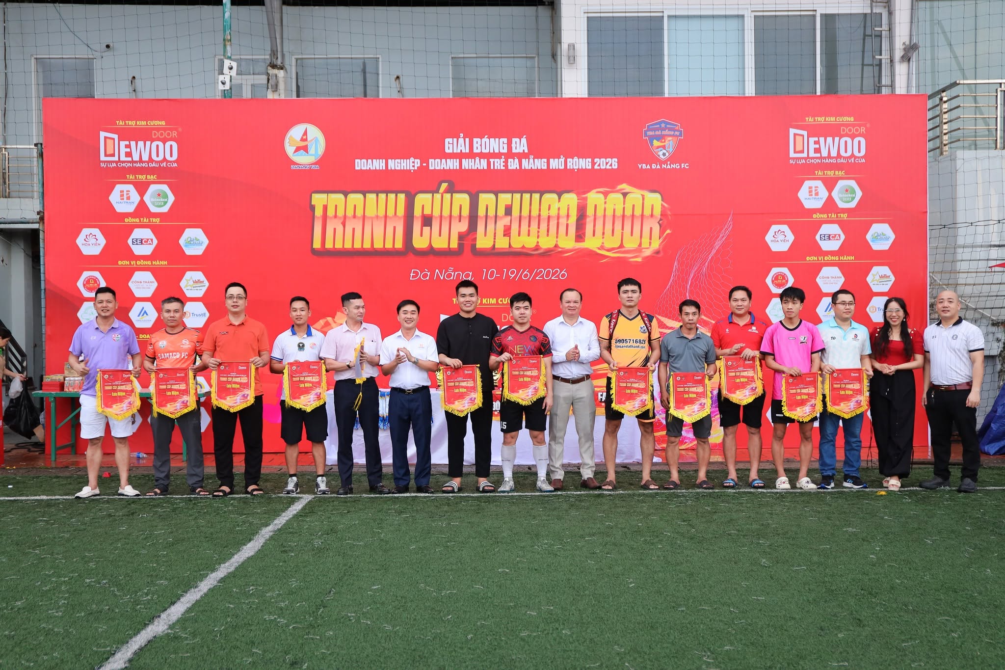 dewoo-door-dong-hanh-cung-giai-bong-da-hoi-doanh-nhan-tre-da-nang-6